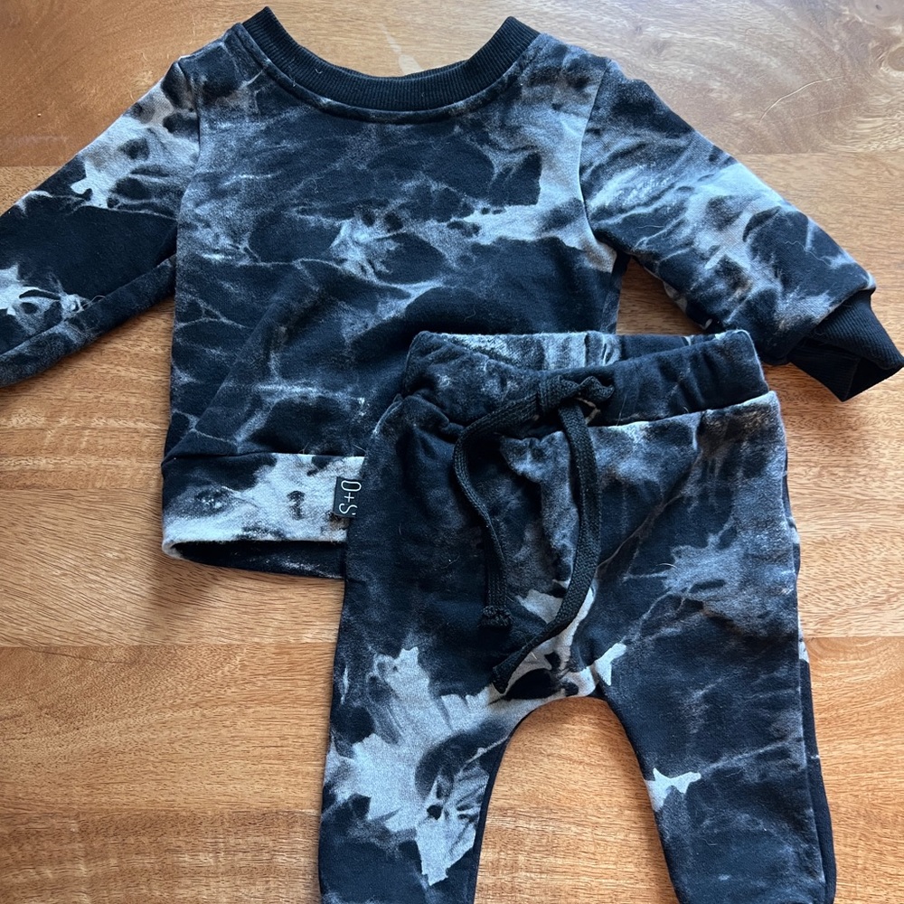 Olive and scout 2 piece jogger set (sold out) 6-12 months.